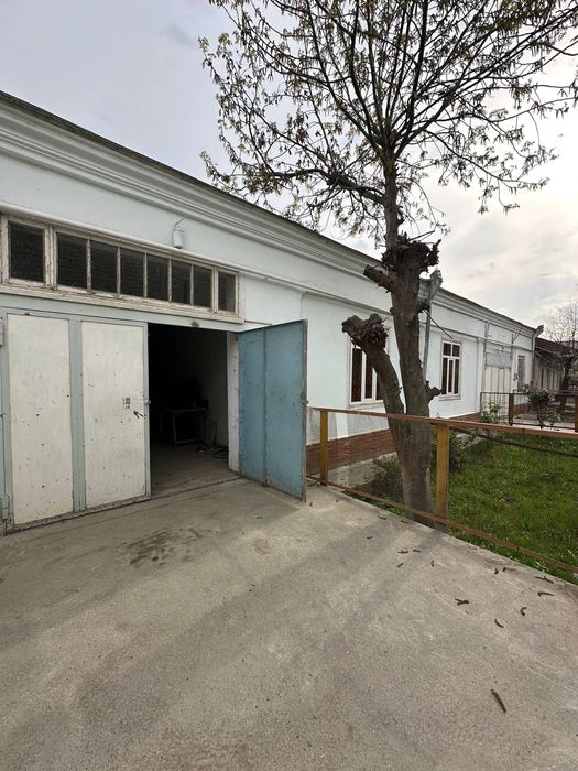Jomboy tumanida 12 xonali yer uchastka sotiladi