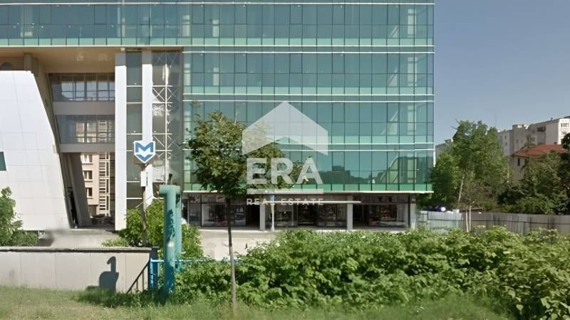 Търговски обект за продажба на оживен булевард до метростанция "Сливни