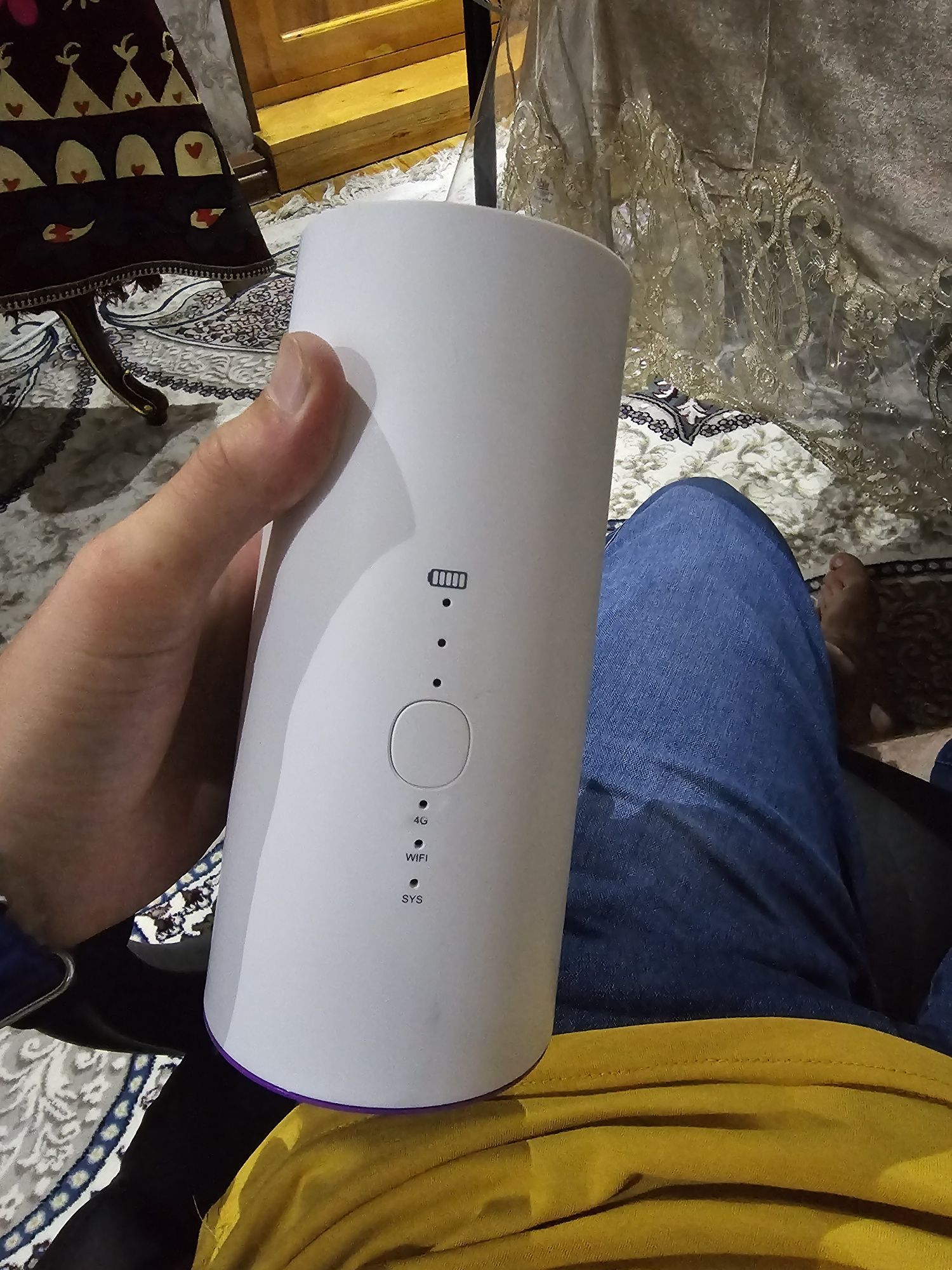 LTE wifi router  Idevice Sim kartadayam ishlidi.