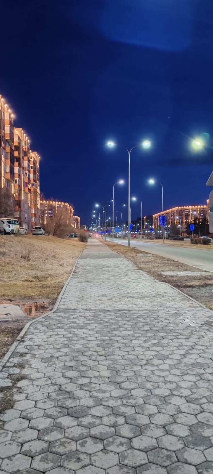Продается 3 комнатная квартира, 7 микрорайон, 30 дом, этаж 3