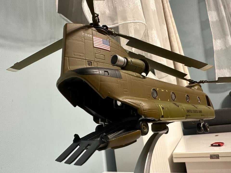 Mecheta elicopter metal Corgi Chinook 1:72