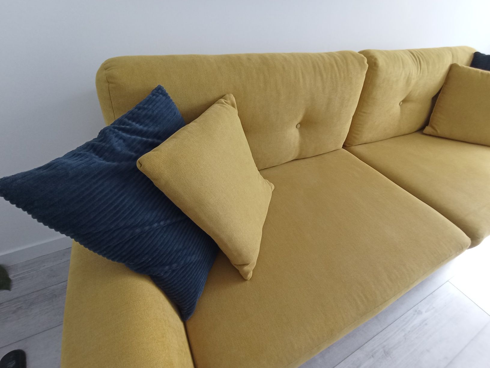 Vând canapea extensibilă 3 locuri Helsinki, galben muștar
