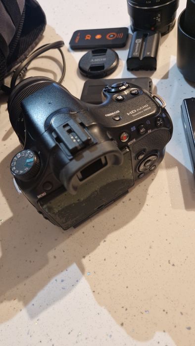 Фотоапарат Sony A65 с допълнителен обектив и аксесоари