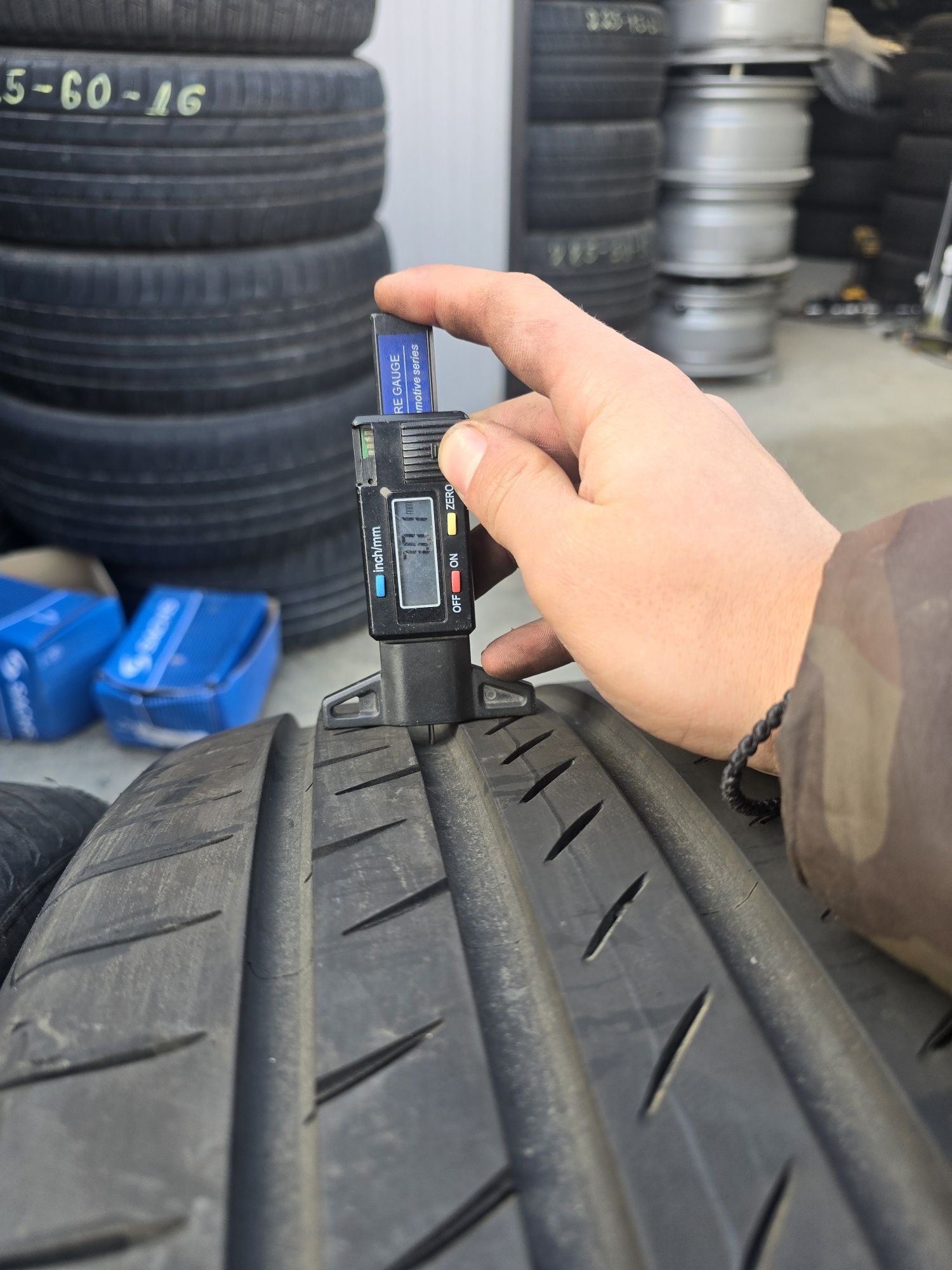 4 Броя Гуми 235/50/19 Continental 7mm 2022DOT КАТО НОВИ