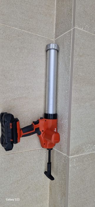 Hilti pistol de silicon pe acumulator