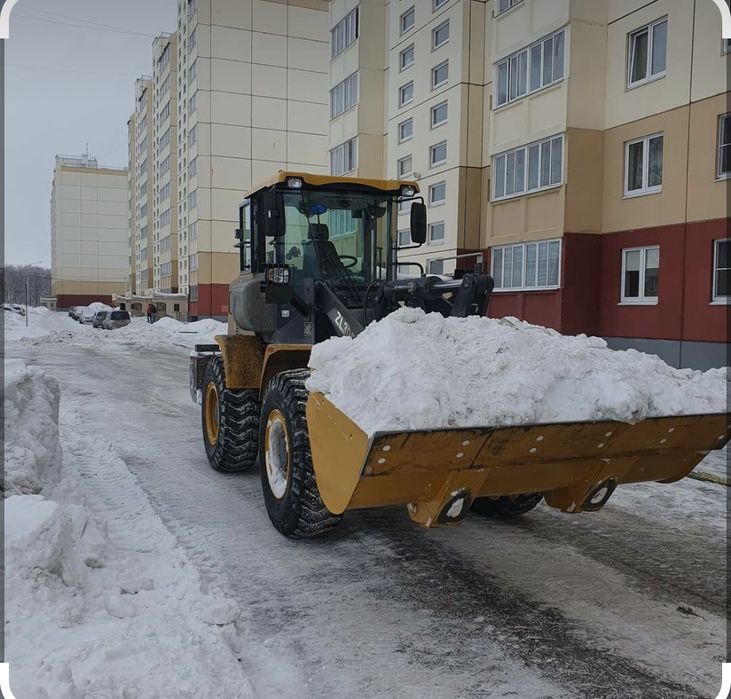 Чистка снега погрузчиком