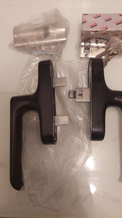 Broasca usa diferite modele cu butuc,mânere, ornamente, diferite  mode