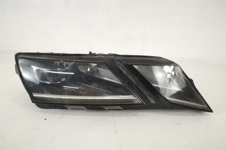 Фар Дясно Оригинален Лед Повреден Шкода / Skoda Octavia 3 [фейслифт] О