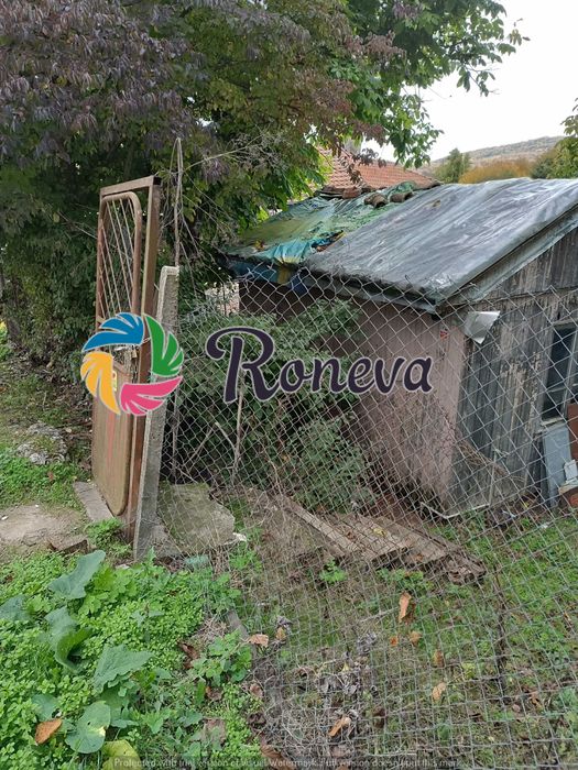 Парцел с ток,вода и кладенец