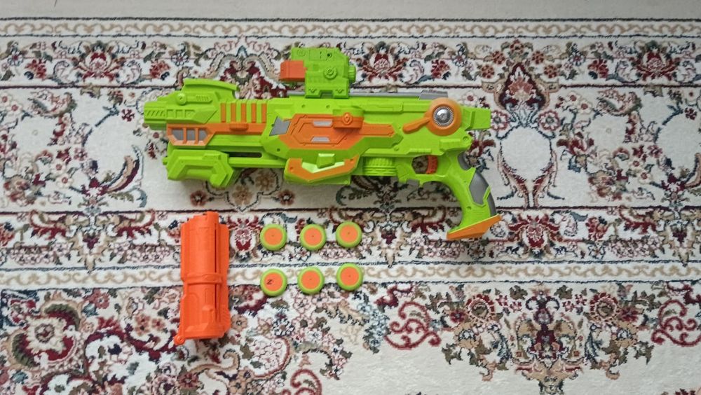 Продам короткий игрушечный автомат