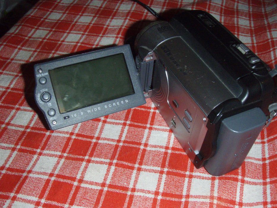 Camera video cu caseta miniDV JVC GR-D815E, cu probleme