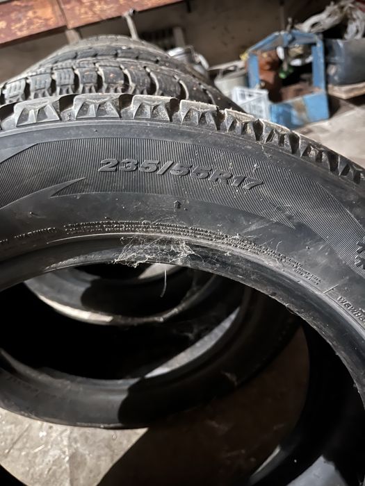 Продам зимнию резину зима 235/55 R17