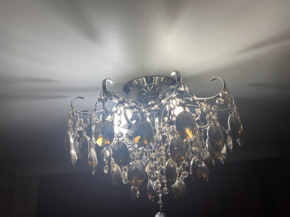 Продам люстру в зал или спальню