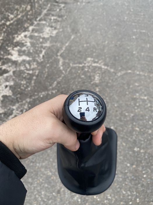 Топка и маншон за скоростите Пежо 207,307,406 citroen C3 C4 C5 Xsara