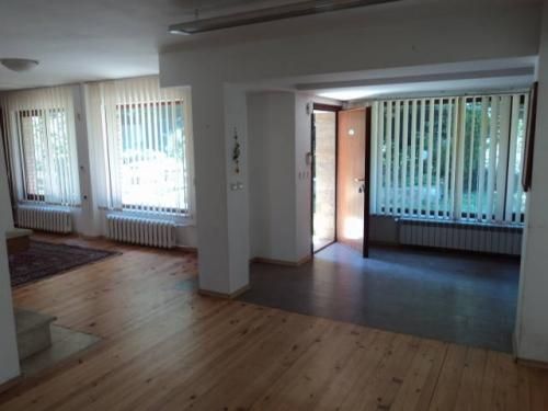 Дава се под наем Къща в София, Драгалевци - 400 кв.м за 1650 € - Снимка #2