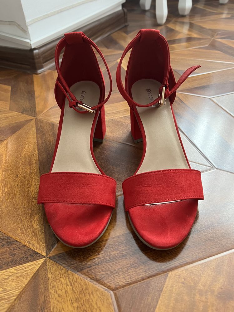Sandale roșii Graceland