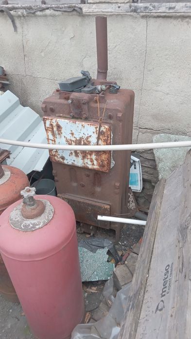 Пропановые и кислородные балоны.