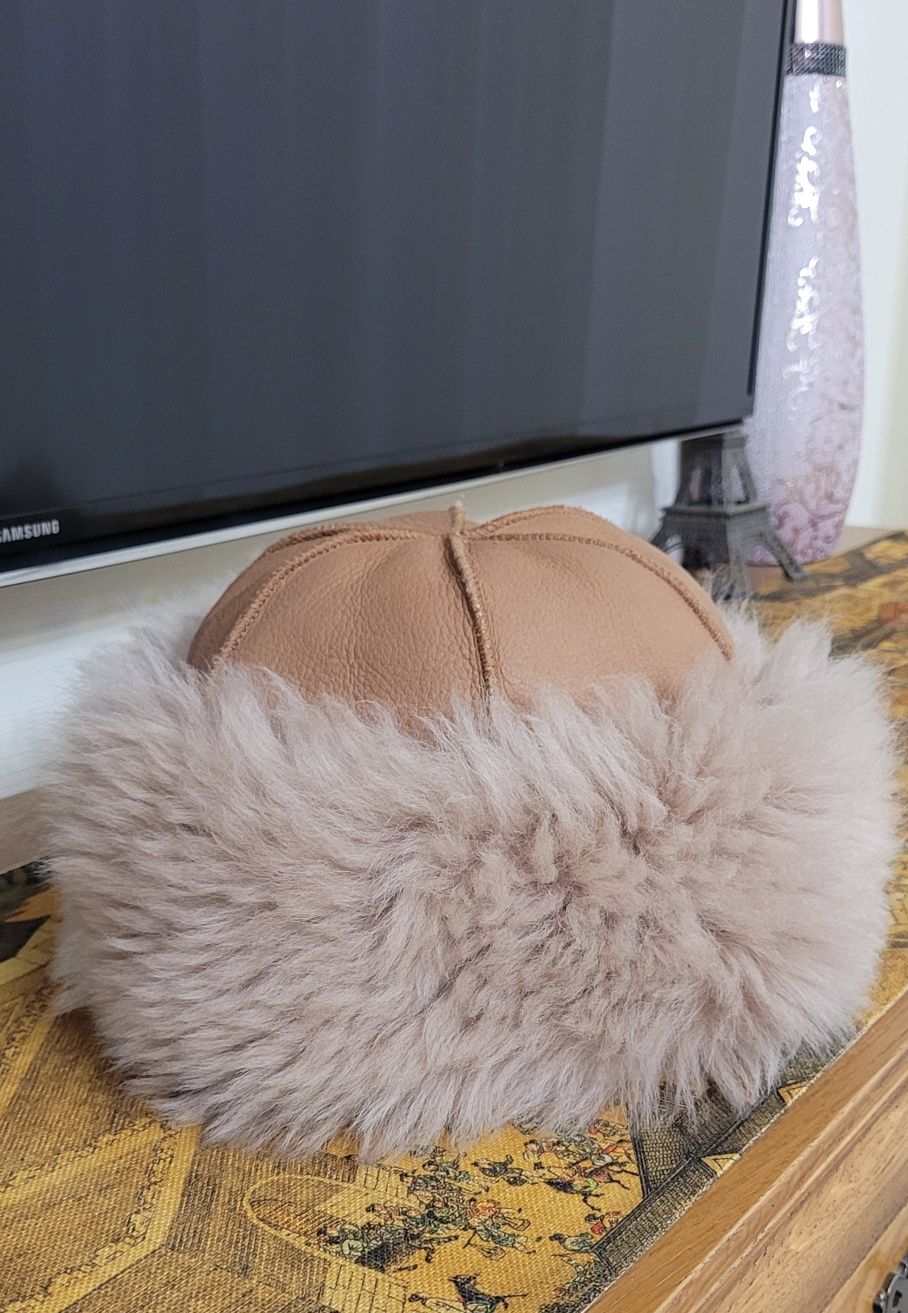 Продам французскую зимнюю шапку на натуральной цигейке