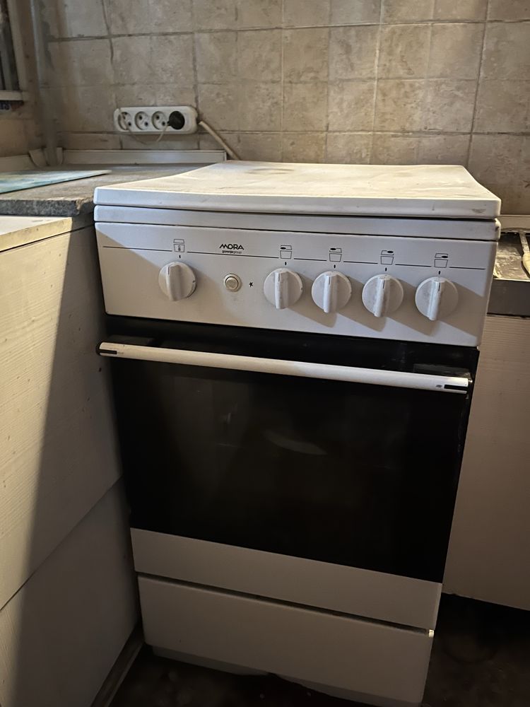 Продам газовую плиту