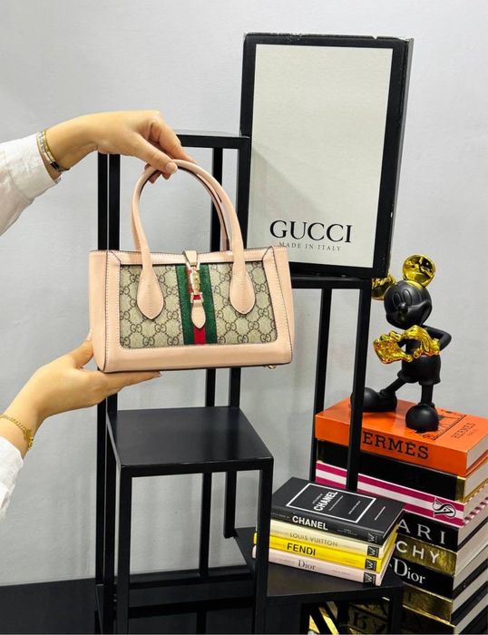 Geanta Gucci noua !!! Dimensiuni 23/15 !!!