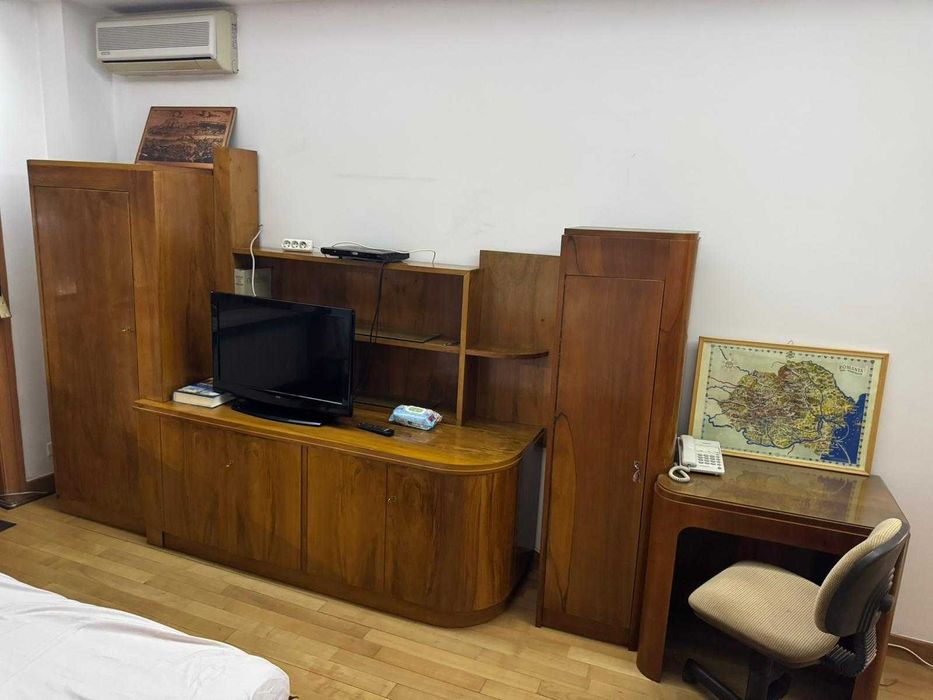 Dulap + comodă din lemn masiv – stare bună