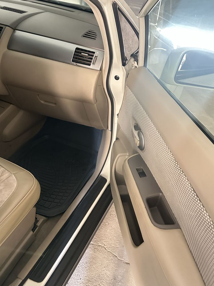 Nissan tiida sotiladi