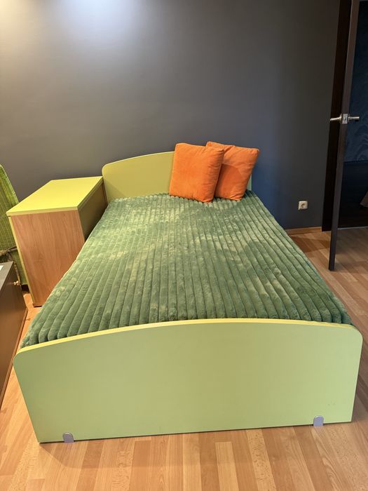 Зелено легло с матрак