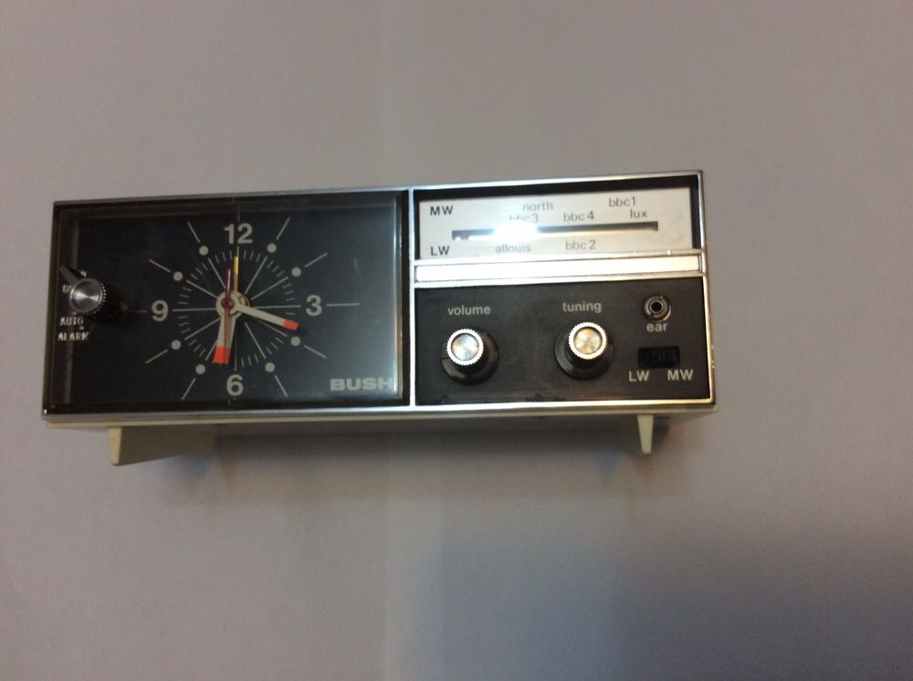 Vintage mini BUSH CLOCK RADIO vintage Model CR 238 Fabricat în Japan