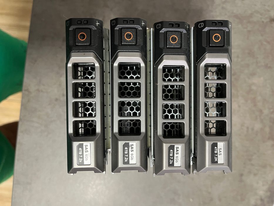 4 x HDD server SAS