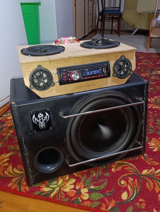 Домашный сабвуфер и музыка от машины