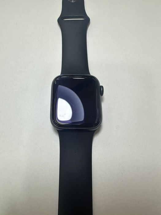 Смарт-часы Apple Watch SE 40 мм черный