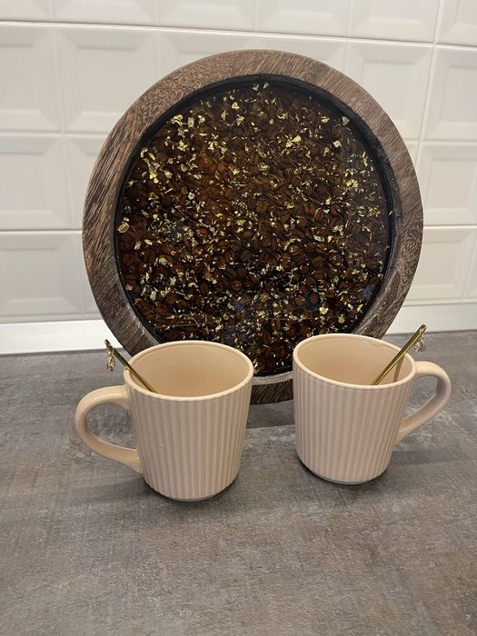 Ste tavă de servire din lemn cu rășină