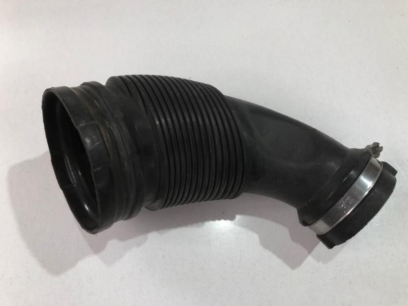 Furtun admisie aer Audi A4 (2015-2019) [8W2, B9] 2.0 tdi 04l129661