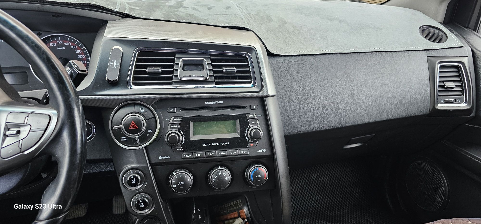 Продам магнитолу оригинал Ssang Yong, работает USB, Bluetooth и AUX