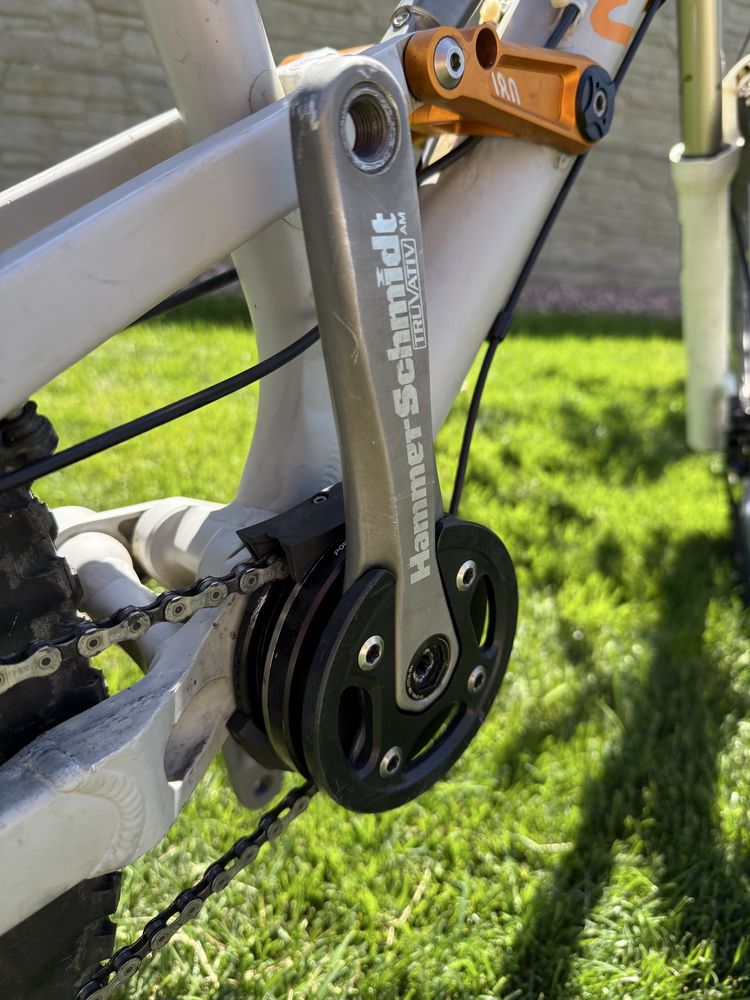 Enduro Downhill Canyon Torque F8 M, RockShock Lyrik Shimano Saint