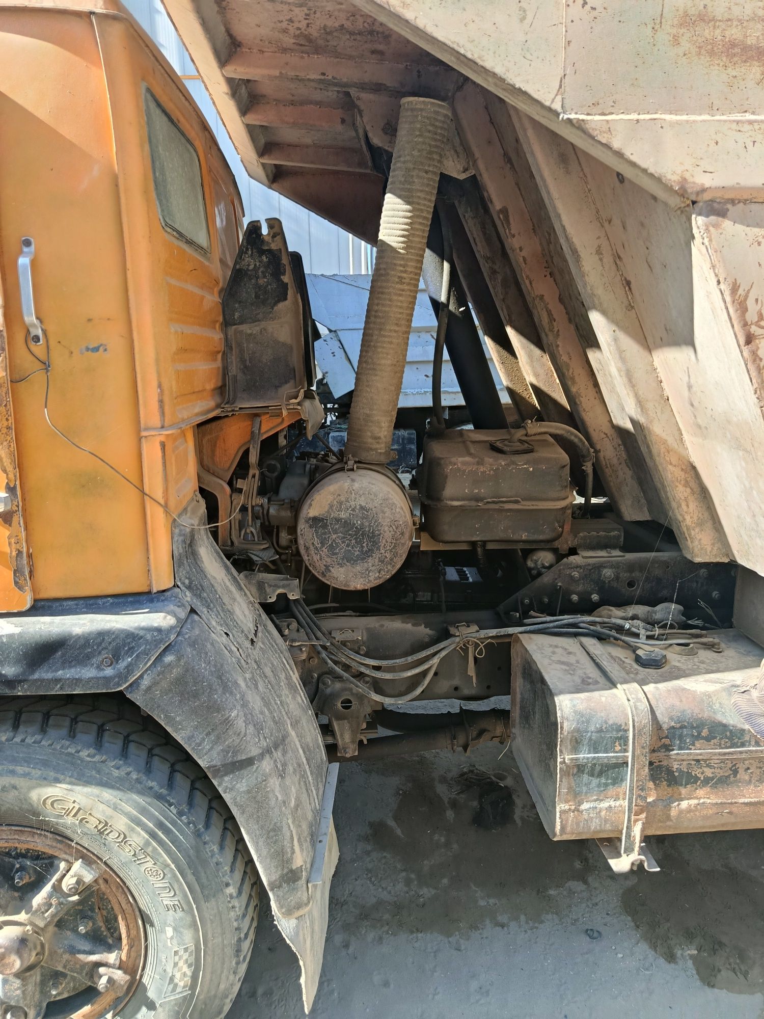 Kamaz sotiladi.Mator yaqinda remontdan chiqgan