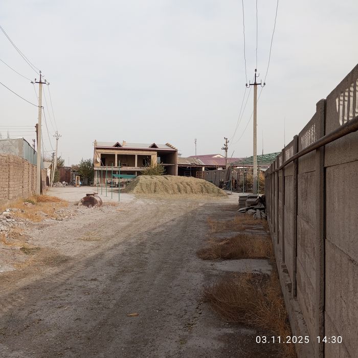 Бука шахриши центррида жой сотилади.