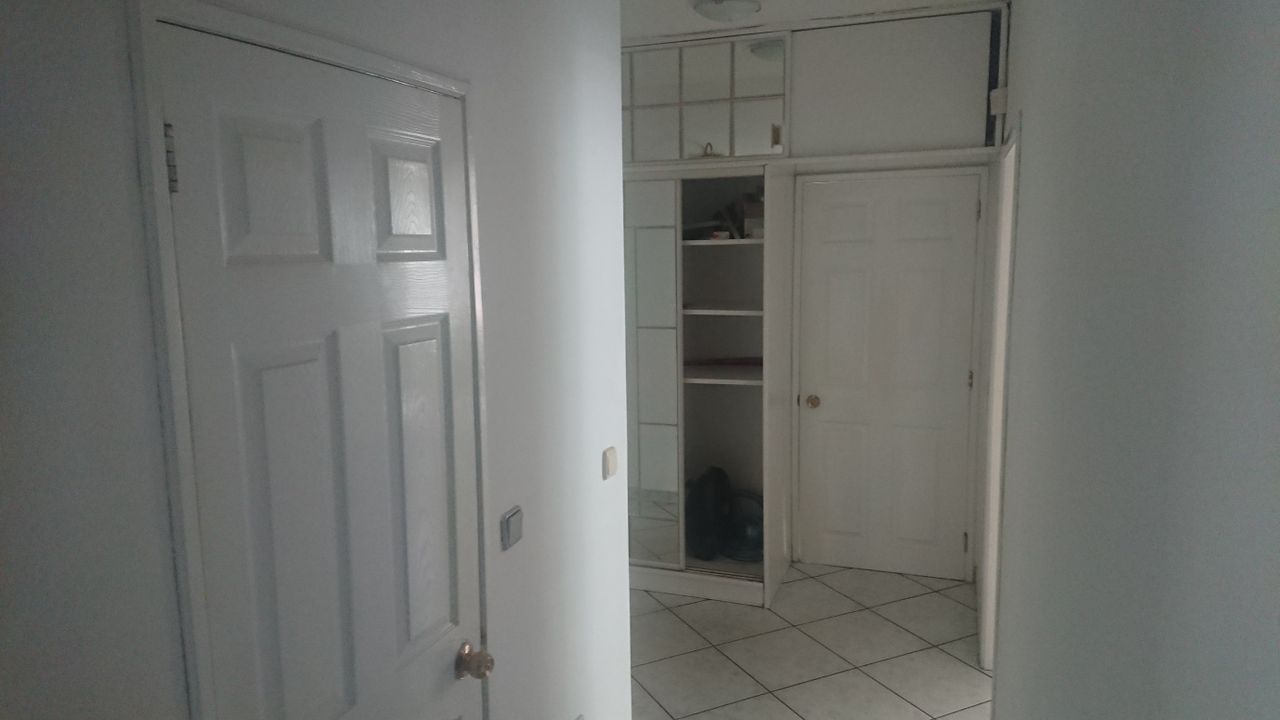 Дава се под наем Тристаен апартамент в София, Гоце Делчев - 150 кв.м за 708.9 € - Снимка #1