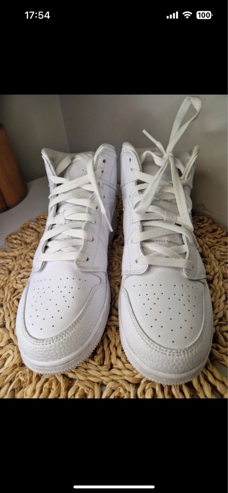 Jordan 1 triplle white