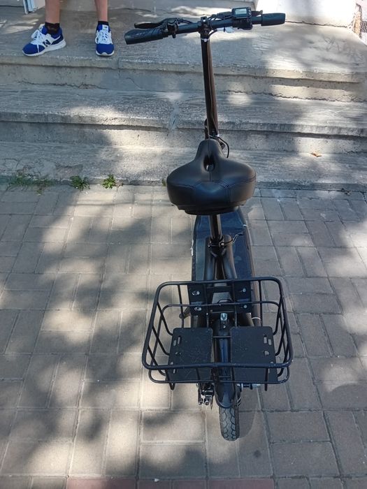 Trotineta electrica cu scaun