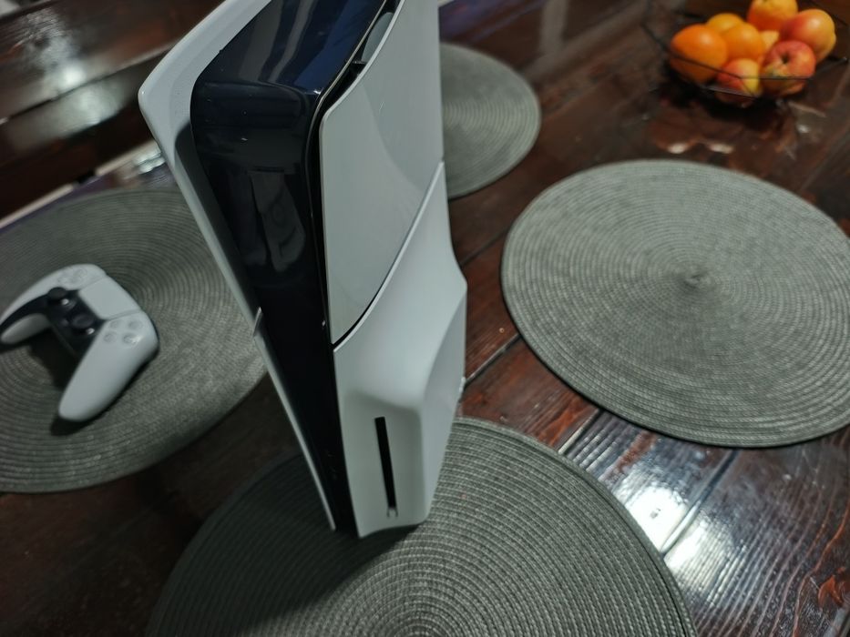 Vând PS5 Slim DiskEdition cu toate accesoriile
