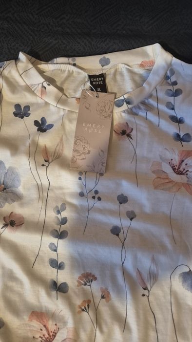 Две дамски блузи, спортна жилетка