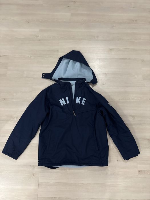 Geaca Nike cu gluga detaşabilă