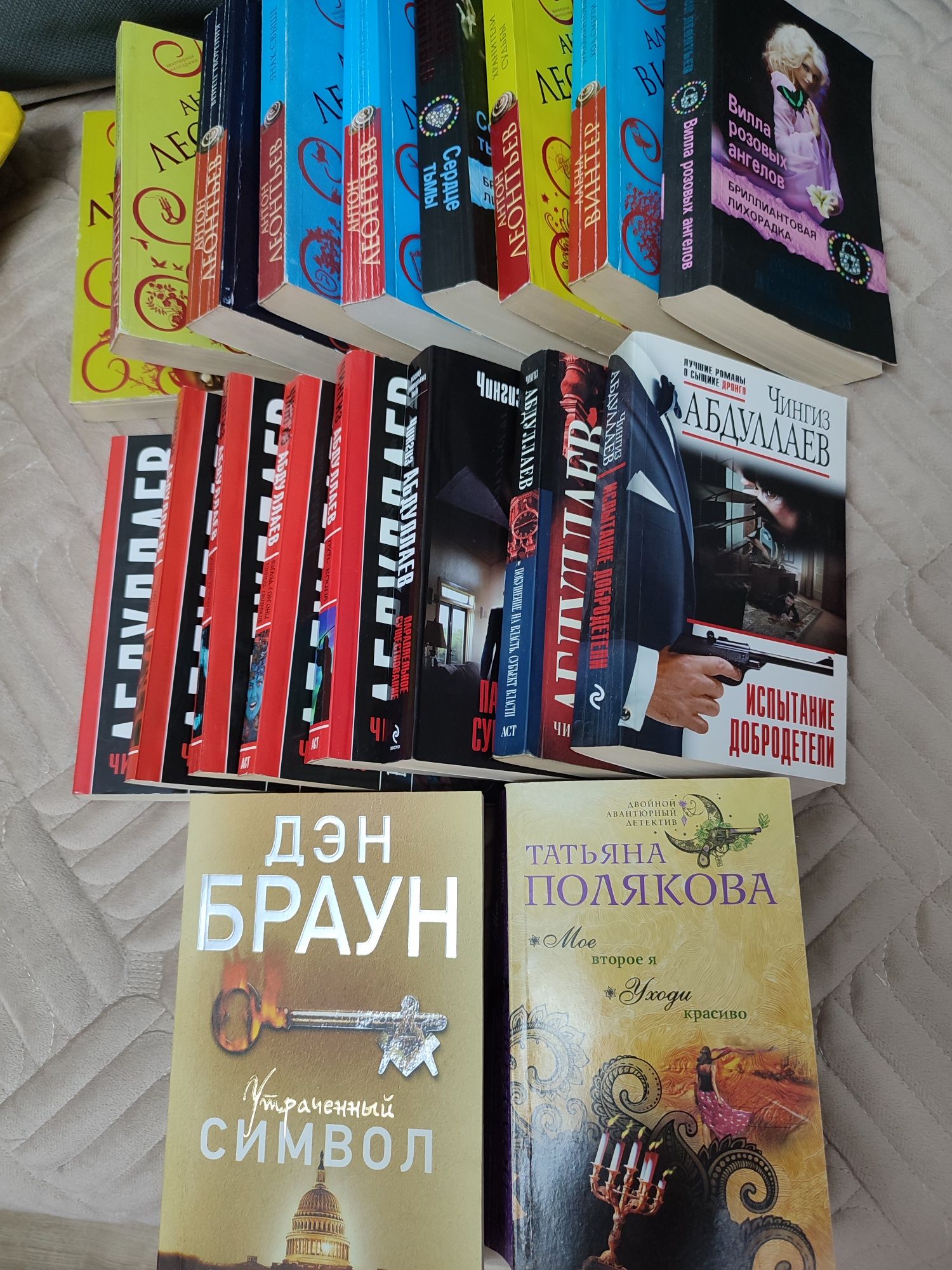 Продам книги детективы