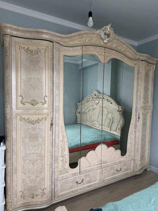 2-х спальная кровать и шкаф