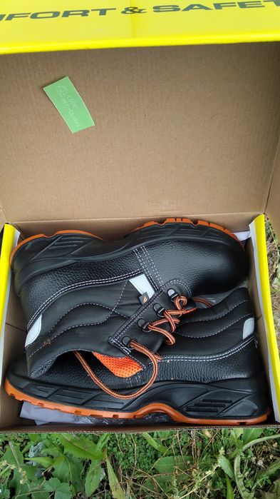 Продам рабочие ботинки