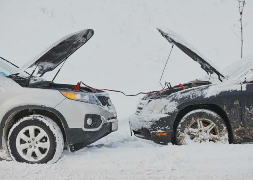 Прикурить аккумулятор авто