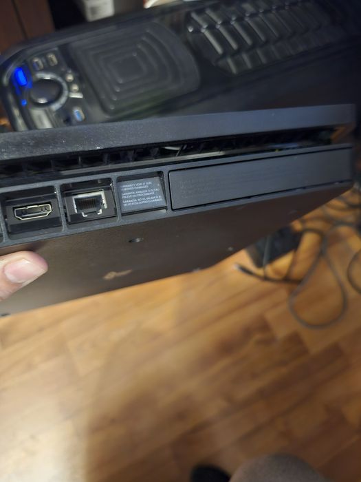 PS 4 slim plus doua controllere