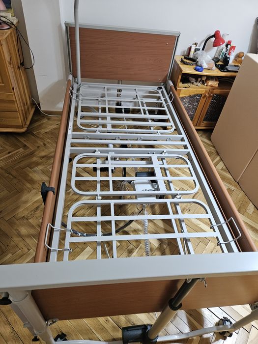 Електрическо болнично легло
