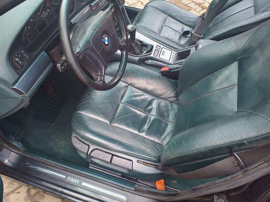 Dezmembrez bmw 528i e39